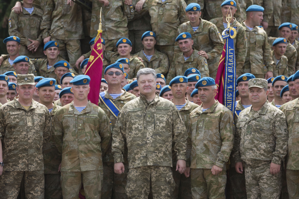 Порошенко рассказал о влиянии иностранных войск на подготовку украинских военных