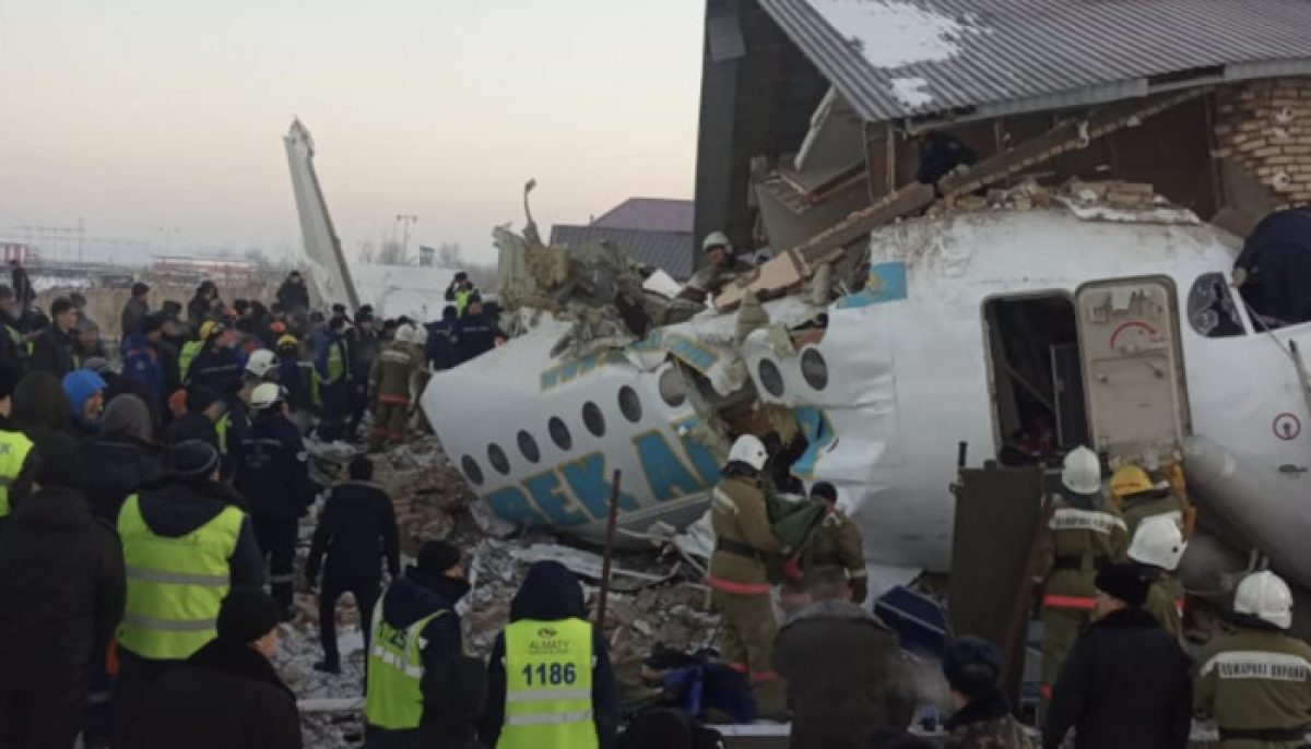 "На борту разбившегося самолета в Алматы были украинцы", - МВД Казахстана озвучило детали авиакатастрофы
