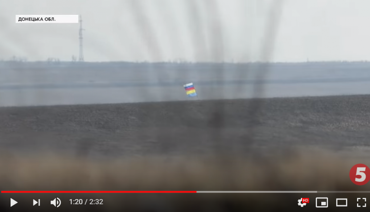 Российские солдаты поиздевались над флагом Украины на Светлодарской дуге: видео