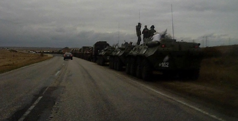 На трассе Керчь-Феодосия зафиксирована колонна российской военной техники 