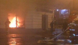Во Львове подожгли офис “Сбербанка России”: спасатели экстренно эвакуировали 12 жильцов дома