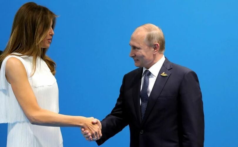 Мелания Трамп в письме дала понять Путину, что он может прекратить войну "росчерком пера" 