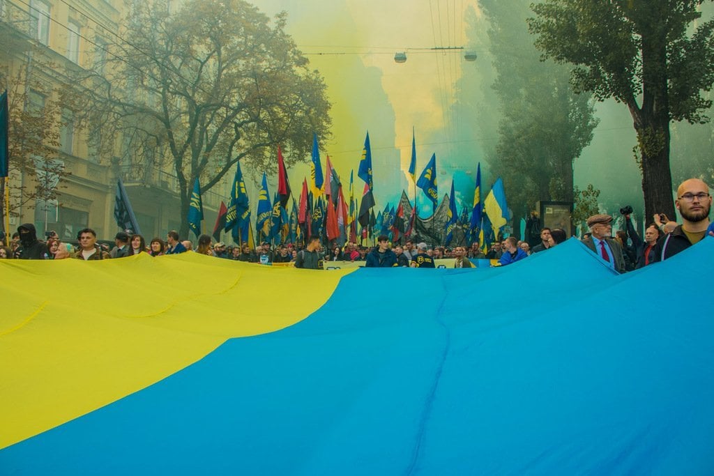 Киев утонул в дыму и огне файеров: появились мощные кадры с Марша УПА в столице - подробности