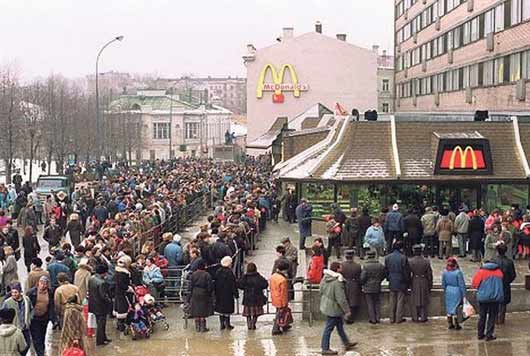 Сменили гнев на милость: В Москве снова заработал «МакДоналдс»