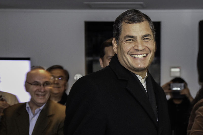 Соцсети: президент Эквадора согласился побыть "придурком"