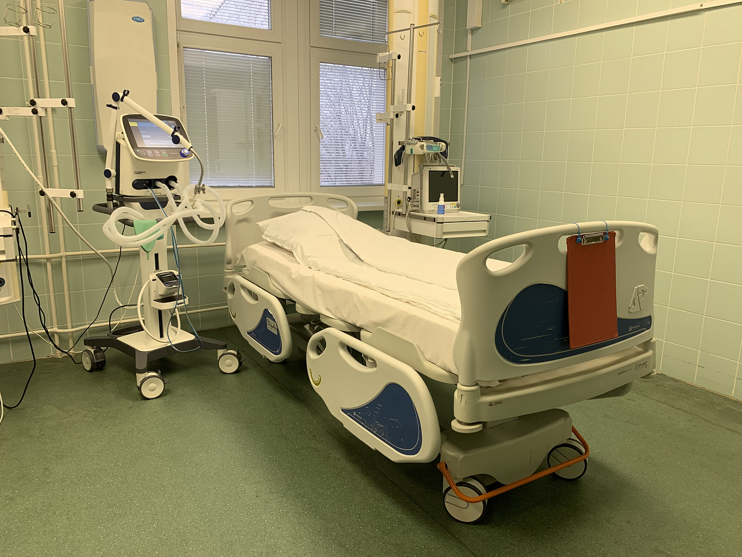 "Заканчивается кислород в реанимации. Помогите", - в РФ расследуют кончину мужа экс-мэра Канска 