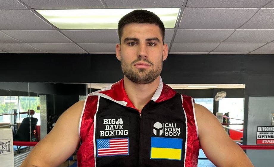 Украинский боксер Новицкий одержал очередную победу нокаутом и защитил титул WBC