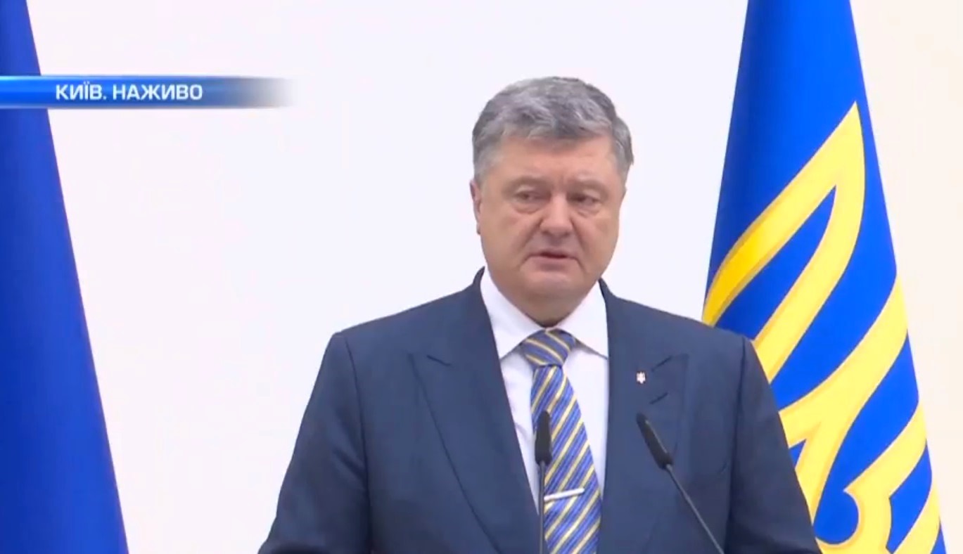Искренний призыв Порошенко: "Переходите на украинский, как 20 лет назад сделал это я! Даже если вы всю жизнь говорили по-русски!" - кадры