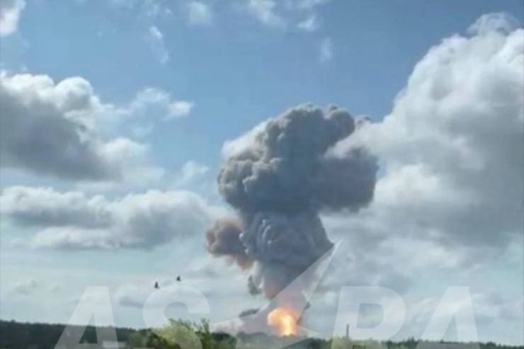 Пылающий "Эластик": число погибших на пороховом заводе РФ выросло, под обломками ищут работников