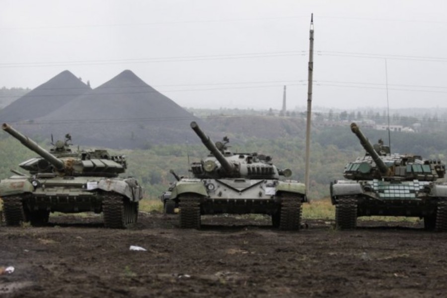 "ЛНР" готовится к прорыву на Донбассе: под Луганск переброшены танки, боевикам запрещены увольнительные