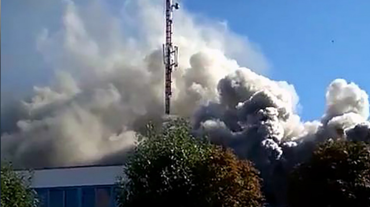 В Беларуси произошел взрыв на фабрике - кадры пожара попали в Сеть