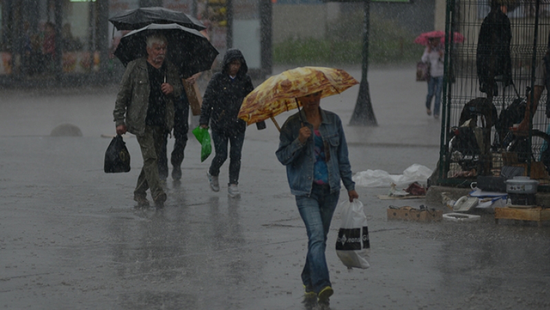 Гидрометцентр сделал штормовое предупреждение: 18 областей Украины пострадают от мощных ливней, шквального ветра, грозы и града