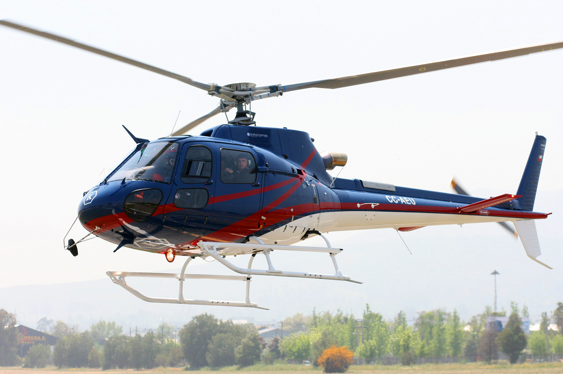 Смертельная авиакатастрофа в России: вертолет AS-350 разбился возле Костромы, все на борту погибли - СМИ 