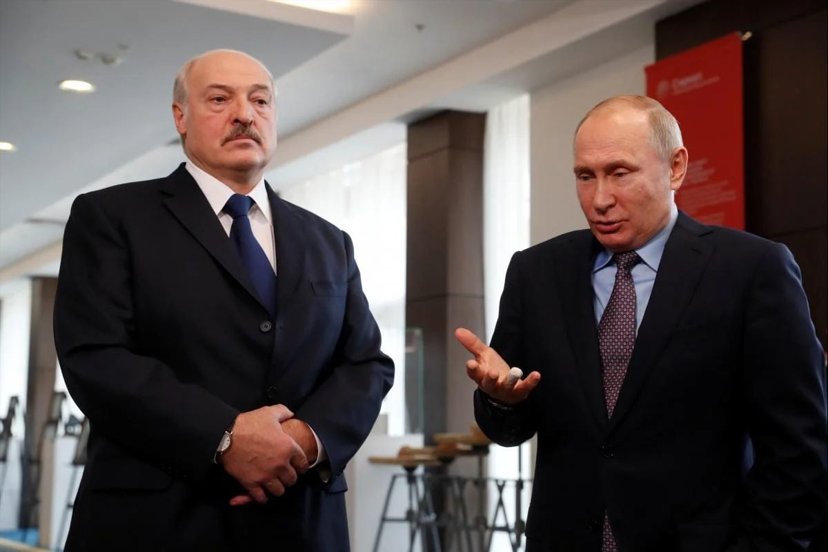 ​Санкции пробили брешь в "империи": Путин и Лукашенко спасаются импортом картошки из Европы
