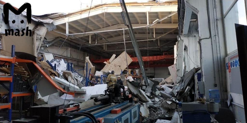 Обвал крыши на заводе в Подмосковье: много пострадавших, количество смертей растет – кадры разрушения