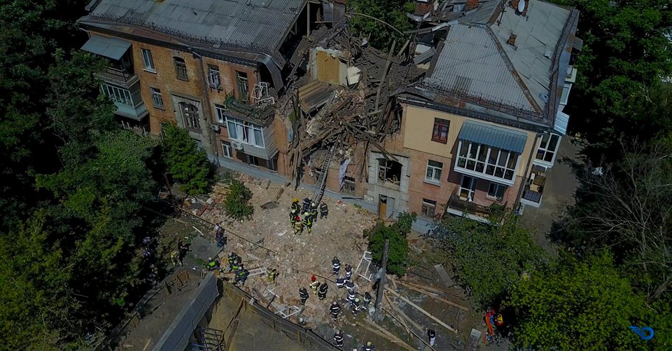 Смертельный взрыв дома в Киеве в Голосеевском районе: опубликованы кадры разрушений с высоты птичьего полета