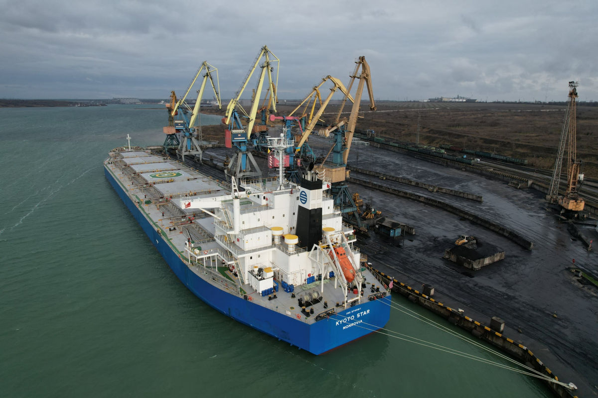 ​В Украину прибыли сотни тысяч тонн угля для ТЭС - еще четыре корабля в пути
