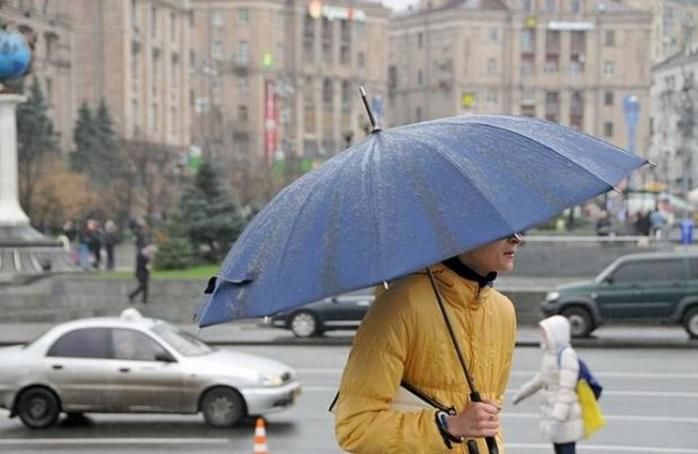 Погода в Украине: дождь, снег, штормовой ветер и... потепление