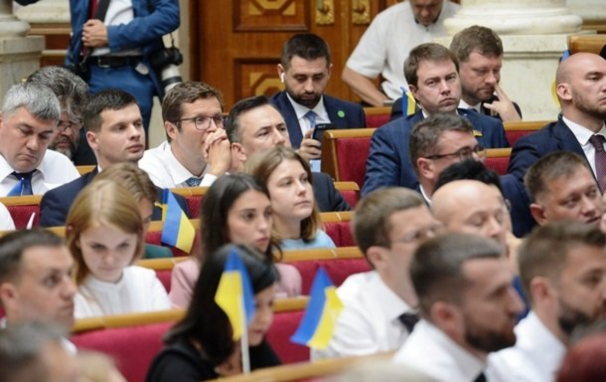 Введение двухпартийной системы в Украине: в "Слуге народа" выступили с заявлением