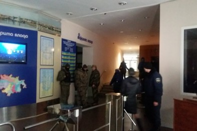​Бойцы "Правого сектора" блокировали мэрию Днепропетровска