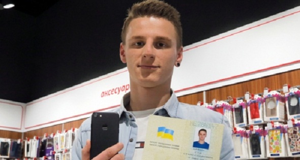 20-летний житель Золотоноши ради бесплатного iPhone 7 вместо Александра официально стал Айфоном Симом