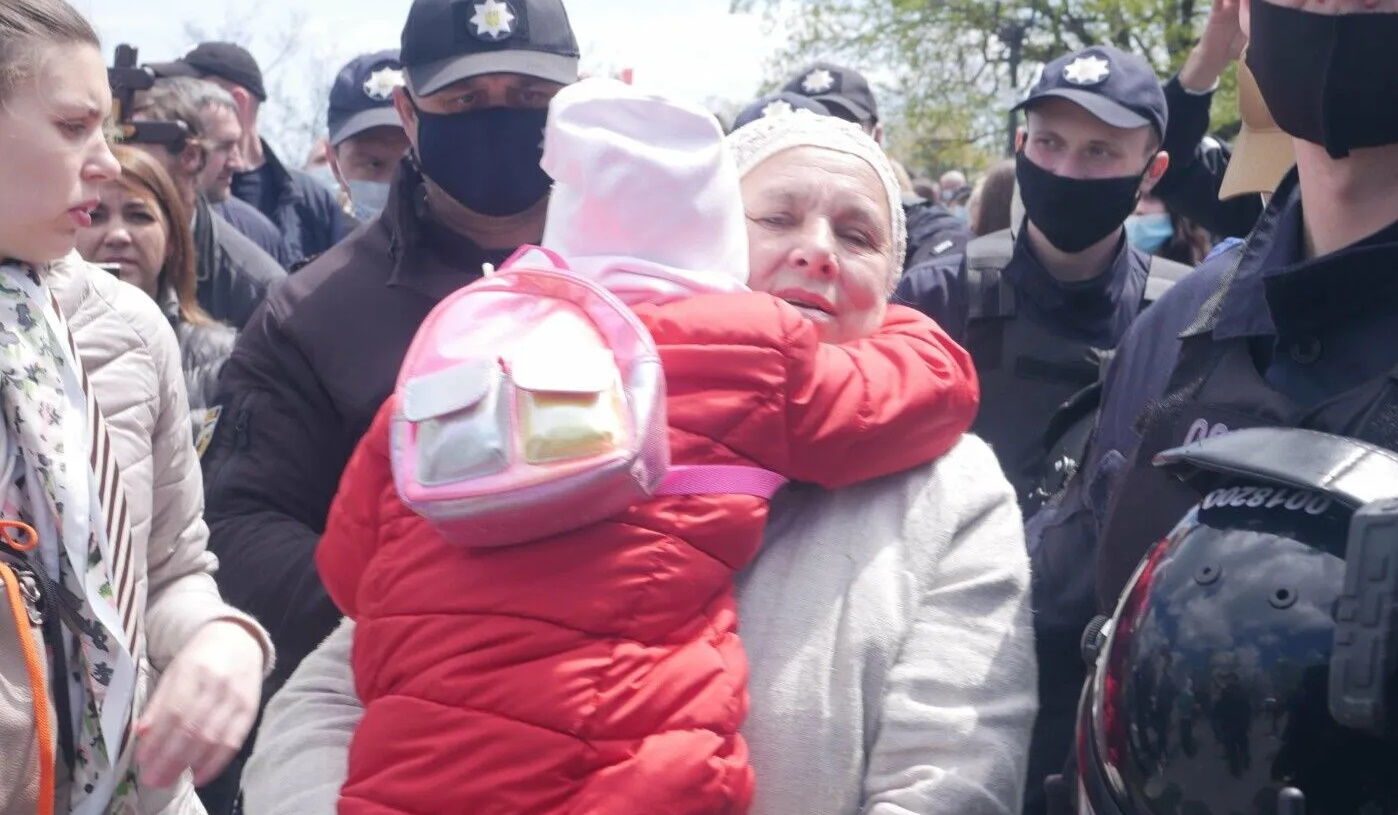 Стычки в Одессе 9 мая: сторонники России кричали "Слава Новороссии!" и атаковали полицейских