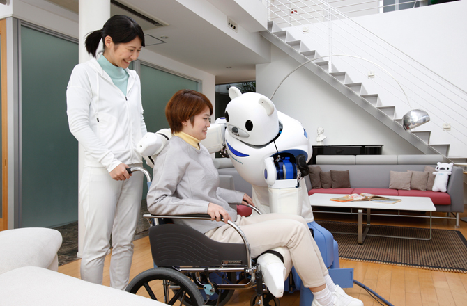 Японский робот-медведь заменит сиделку для людей с ограниченными возможностями