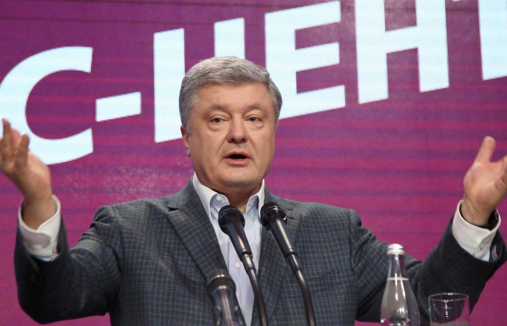 Важные слова Порошенко об итогах первого тура: "Нельзя сейчас стоять в стороне, приколы закончились", - видео