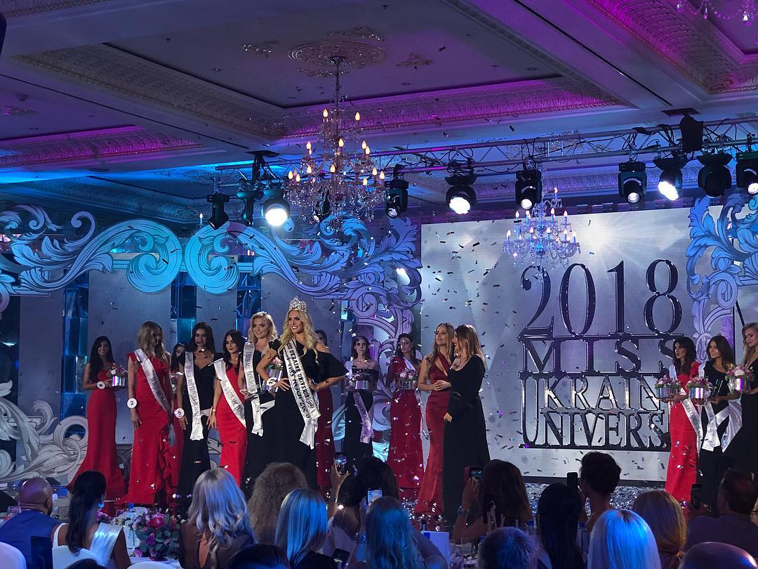 Корону "Мисс Украина Вселенная 2018" завоевала золотоволосая одесситка Карина Жосан - кадры