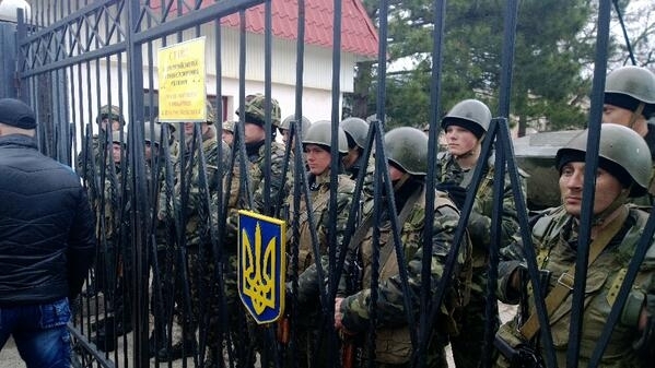 "Все понимают, что в Украине мы преступники, и первая же попытка пересечь границу для нас обернется как минимум тюрьмой", - бывшие служащие ВСУ, которые остались в Крыму, рассказали горькую правду о жизни на оккупированном полуострове