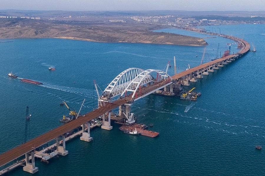 Сеть встревожило новое фото Керченского моста в Крым: странное состояние сооружения удивило соцсети