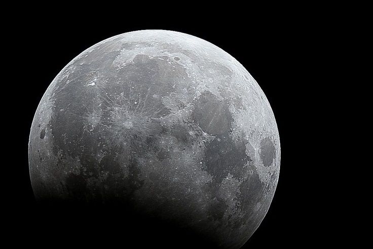 Місячне затемнення 5 травня: коли почнеться космічне явище, чи побачать його українці, та чим воно цікаве