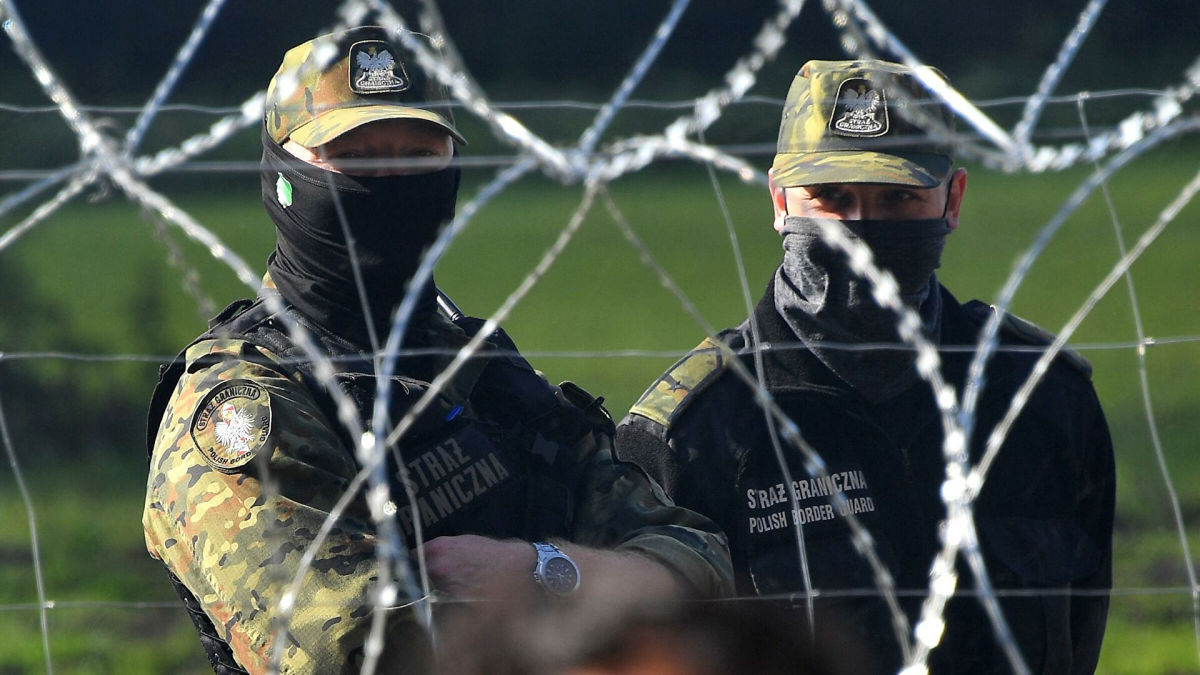 "Ждем в полной готовности", – тероборона Польши объявила тревогу и отправляется к границе