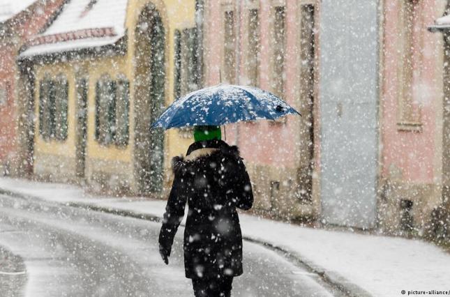"Укргидрометцентр" озвучил прогноз погоды на осенний сезон: синоптики рассказали, когда Украину укутает первым снегом