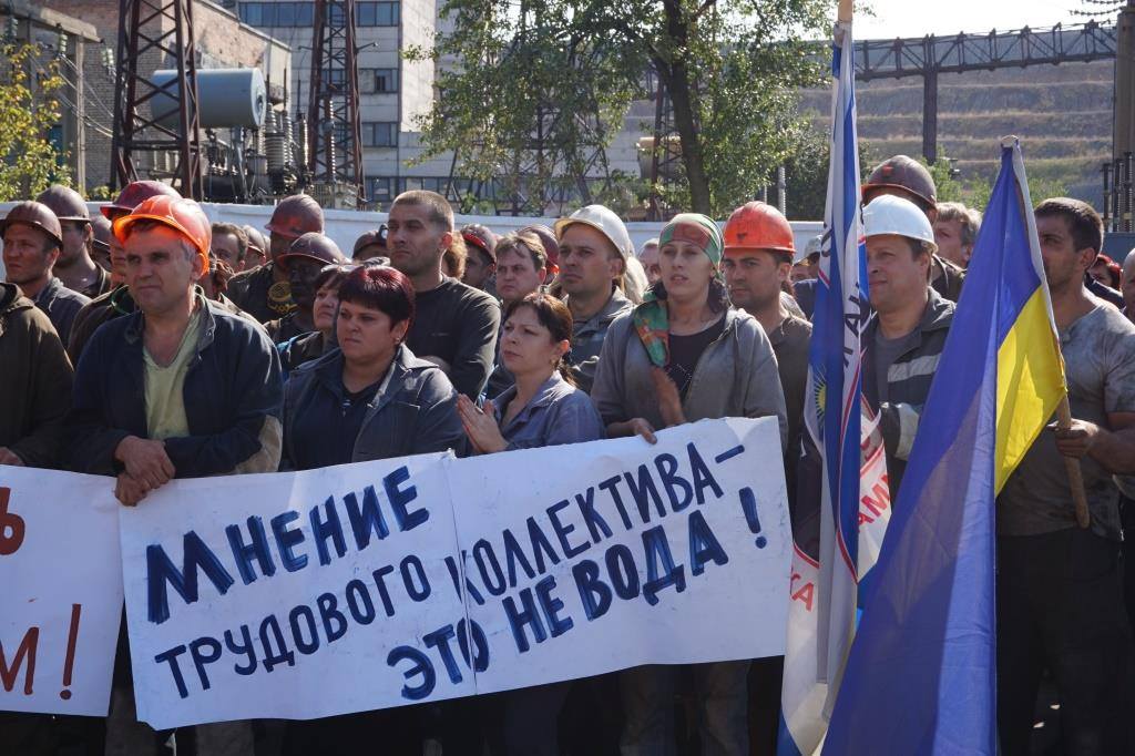 Неожиданные гости: К Порошенко едут "Краснолиманские" шахтеры на 50 автобусах
