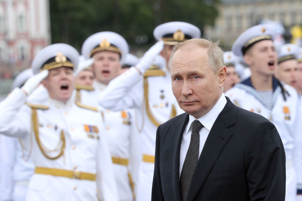 Главный морской парад в Петербурге отменен: Путин боится ударов с неба