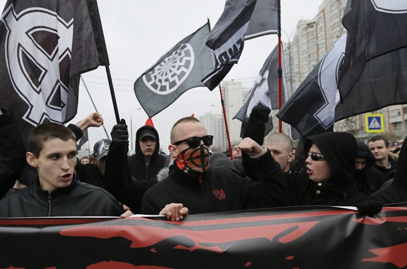 По улицам Москвы прошли "русские" с нацистской символикой