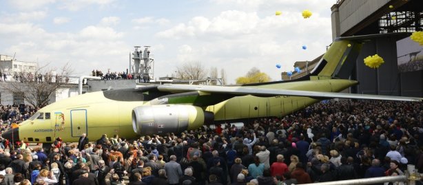 Завод "Антонов" провел презентацию нового самолета - Ан-178