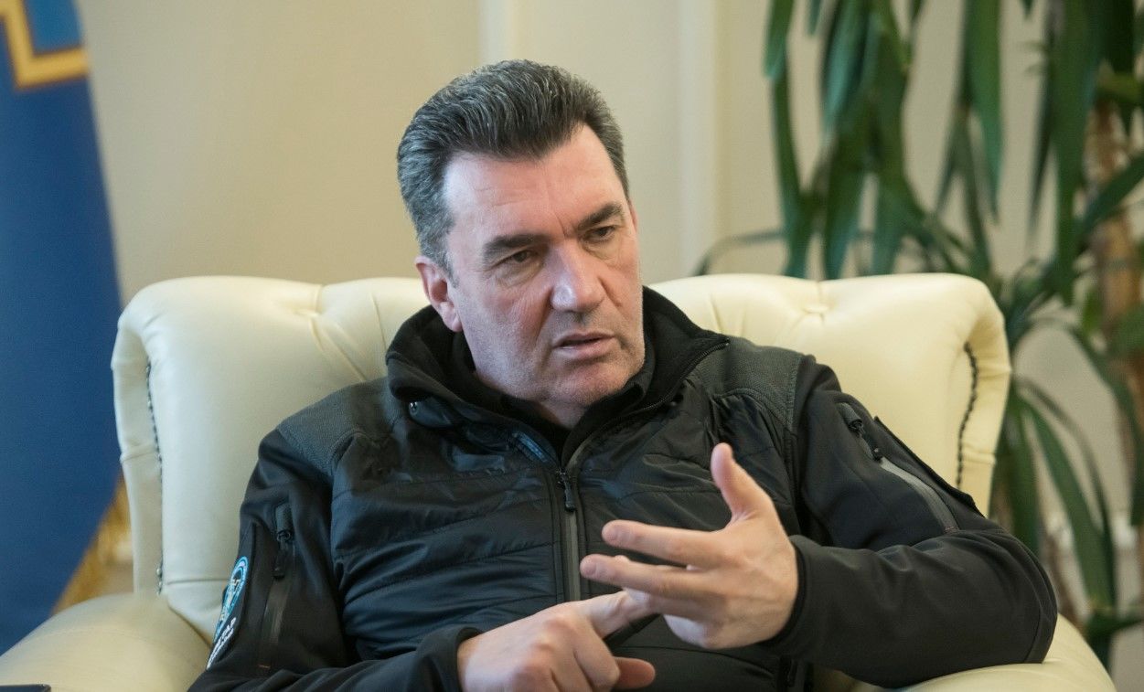 Данилов: "Ситуация на фронте сложная и станет еще сложнее без увеличения поставок оружия"