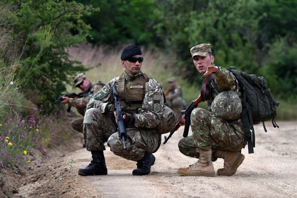 "Друг Путина" укрепляет отношения с НАТО: войска Альянса приедут в Сербию на учения Platinum Wolf