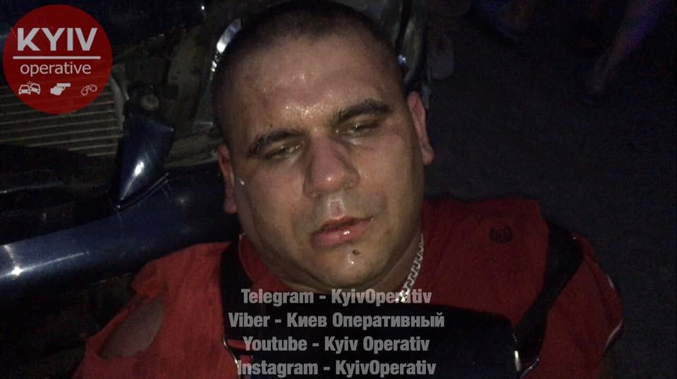 "Все подстава, я ни в чем не виноват": пьяный безработный на иномарке совершил 4 ДТП в Киеве и пытался сбежать, соцсети показали беспредельщика и назвали его имя - кадры