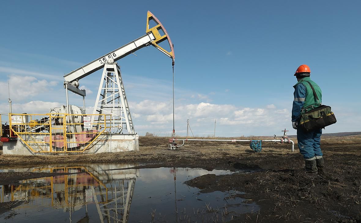 Усилия США по установлению "потолка цен" на российскую нефть затянулись: названа причина
