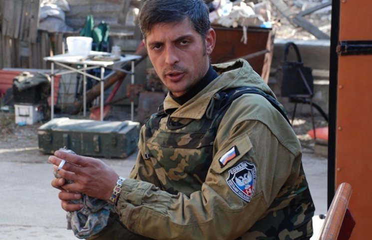 Остатки "героя" повезут по Донецку в тележке для супермаркета: в Сети высмеяли жалкие попытки Пескова доказать, что Гиви ликвидировала не Россия