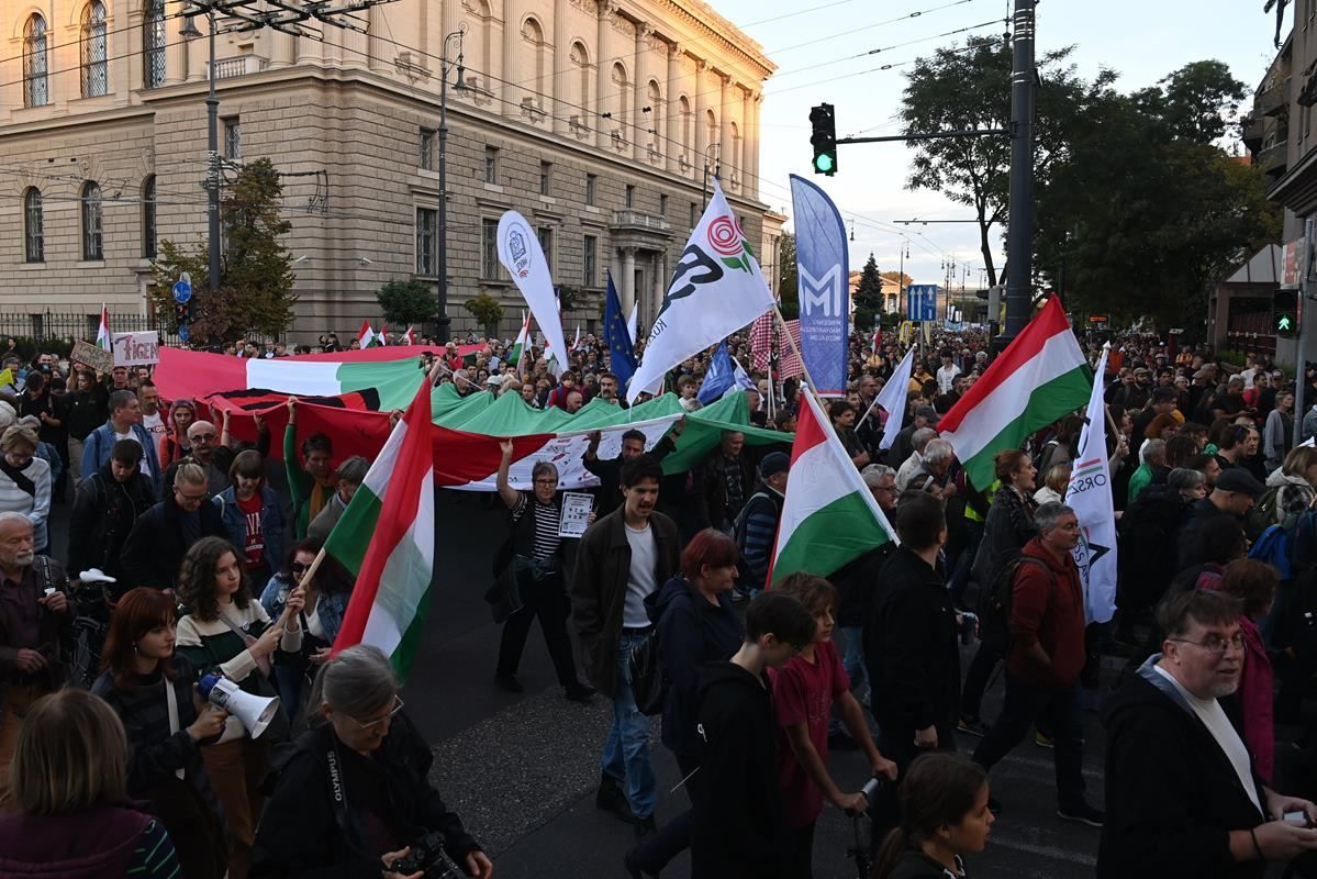 Венгры против Путина: в Будапеште прошел многотысячный митинг против сближения с РФ