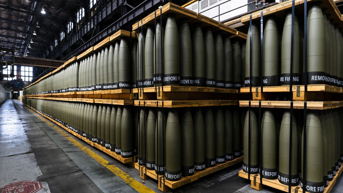 Временный шаг: NYT узнала новые подробности о кассетных боеприпасах для Украины