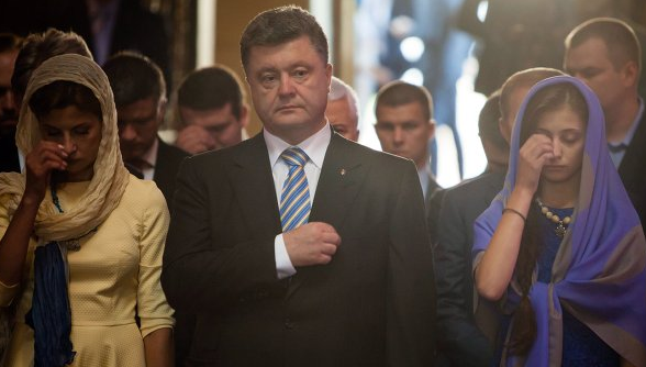 Порошенко: в пасхальную ночь я буду молиться за мир и будущее Украины