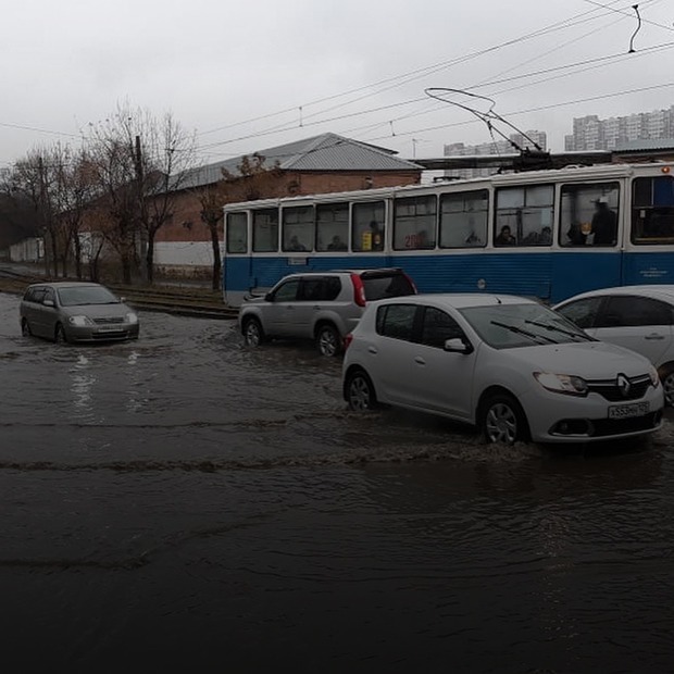Владивосток ушел под воду: российский город в буквальном смысле поплыл – кадры