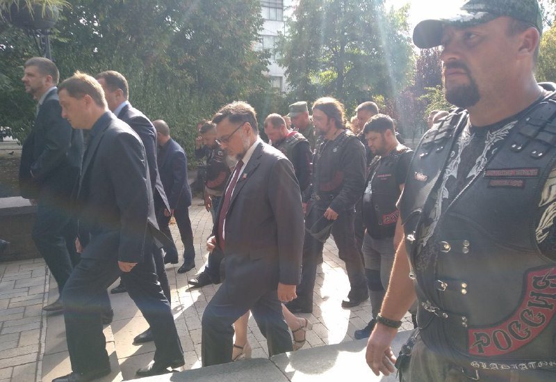 Главный байкер Путина "засветился" на похоронах Захарченко: Сеть удивили кадры Залдостанова в центре Донецка