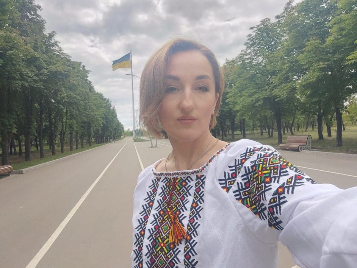 На выезде из Покровска под авто военкора Ольги Калиновской взорвалась мина – видео детонации