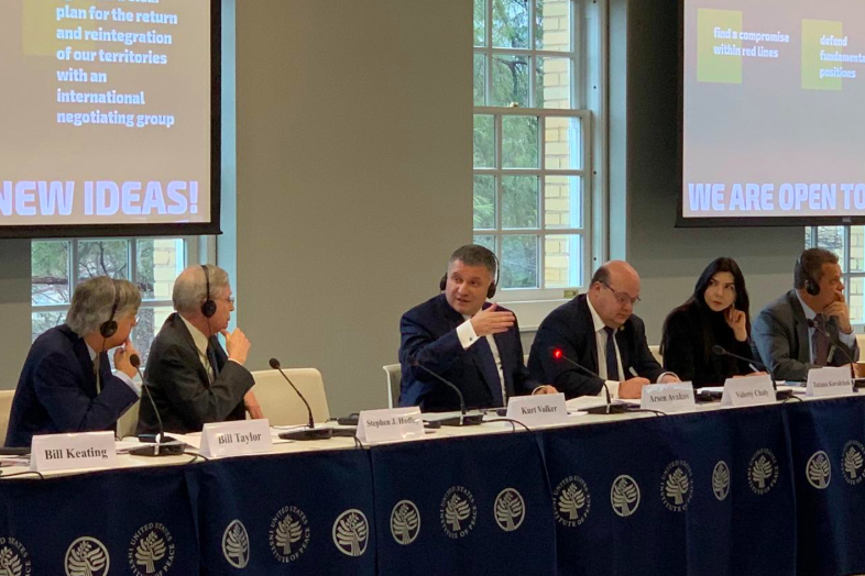 ​"Бешеный пес стоит на наших границах, и мы его сдерживаем", - Аваков в США о вероятности "горячей" войны